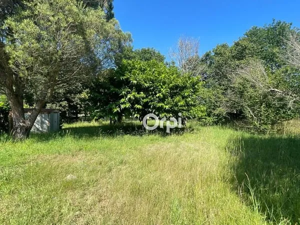 Terrain 750 m²