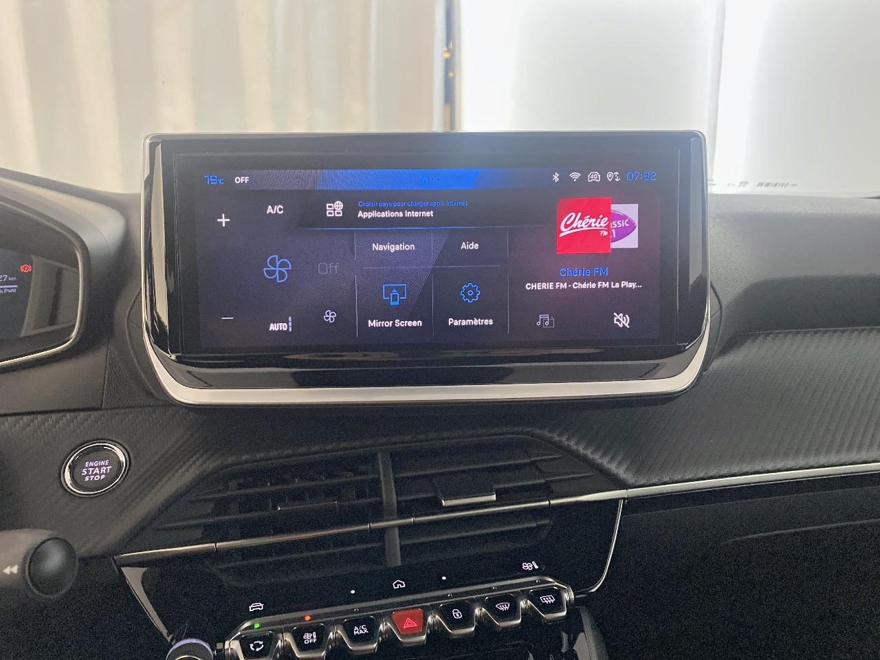 Peugeot 2008 hybrid 145 ch e-dcs6 allure — photo 14