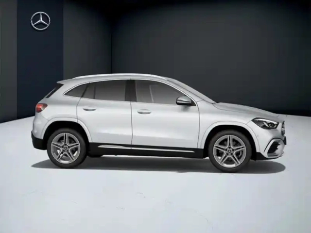 Mercedes Gla 200 d amg line — photo 16