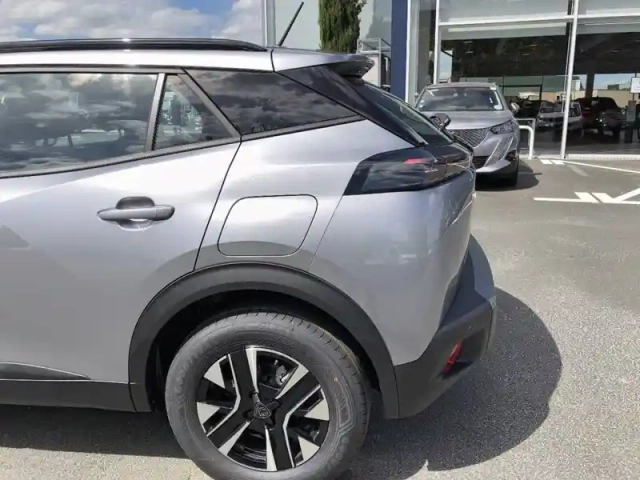 Peugeot 2008 hybrid 110 e-dcs6 — photo 7