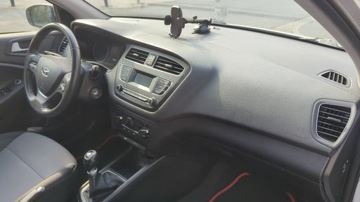 Hyundai i20 1.2 75 - Initia – 2019 – 62360 km – Essence – Boîte Manuelle — photo 16