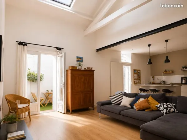 Rare à Saint-Victor - Maison de ville de caractère 3 chambres, 116 m² avec cour