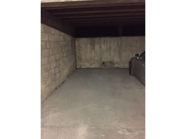 Loue place de parking Puteaux centre