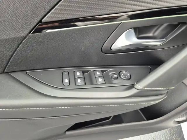 Peugeot 208 electrique 50 kwh 136ch — photo 37