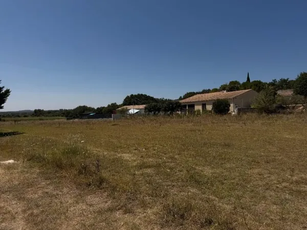 Terrain 810 m²