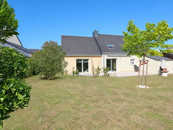 Maison familiale 180 m² surface utile, non mitoyenne avec grand jardin et garage
