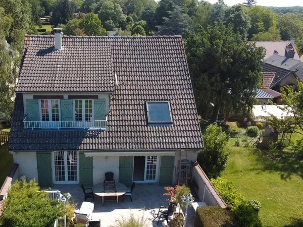 CHARTRES Agglo. Vallée de l'Eure. Particulier vds pavillon 150 m2 + dépendance habitable 100 m2 dans
