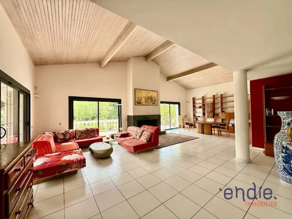 Maison 9 pièces 308 m²