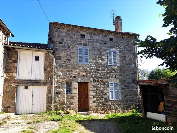 Maison en pierre de 100 m² avec jardin et combles aménagés