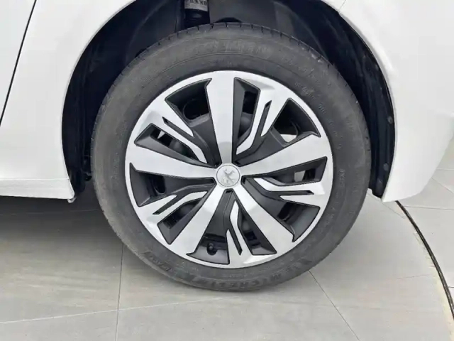 Peugeot 208 puretech 75 s&amp;s bvm5 — photo 13