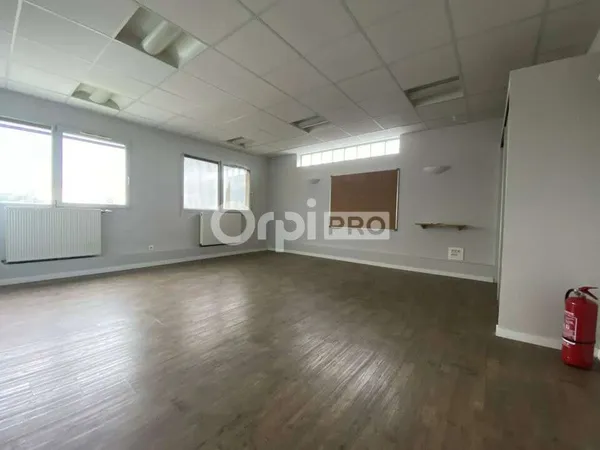 CABINET MEDICAL - TREVOUX - 93m2