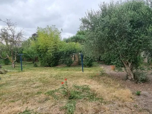 Terrain 573 m²