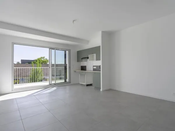 Agréable studio avec terrasse côté arrière et environnement résidentiel calme