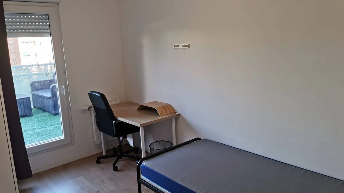 Photo 1
