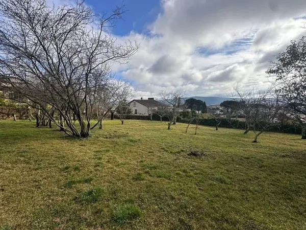 Terrain 880 m²