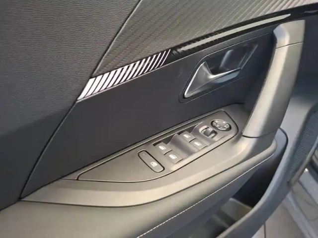 Peugeot 2008 electrique 54 kwh 156 ch — photo 17