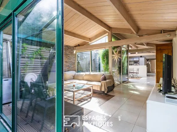 La maison rénovée et son patio