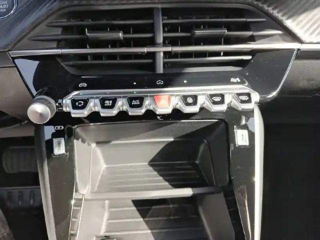 Peugeot 2008 hybrid 145 e-dcs6 — photo 22