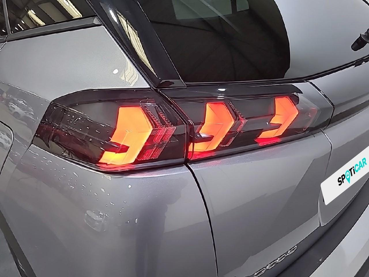 Peugeot 2008 puretech 130 s&s eat8 allure pack — photo 27