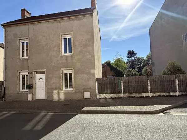 Maison de ville avec grange
