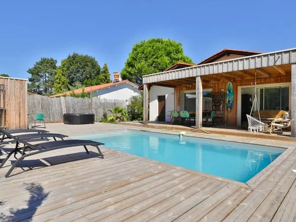 Maison de 7 pièces de 140 m² à Arès