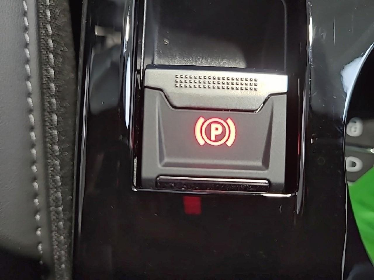 Peugeot 2008 hybrid 145 ch e-dcs6 gt — photo 18