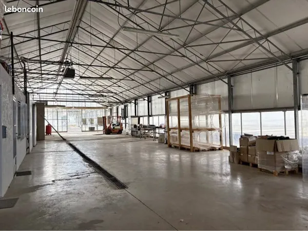 Hangar 300 m² à Lunel - Idéal pour développer votre activité