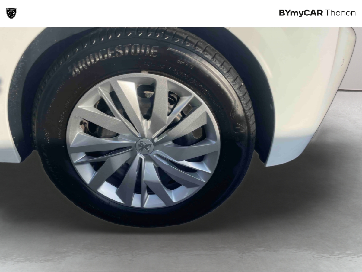 Peugeot 208 PURETECH 75 S&amp;S BVM5 — photo 15