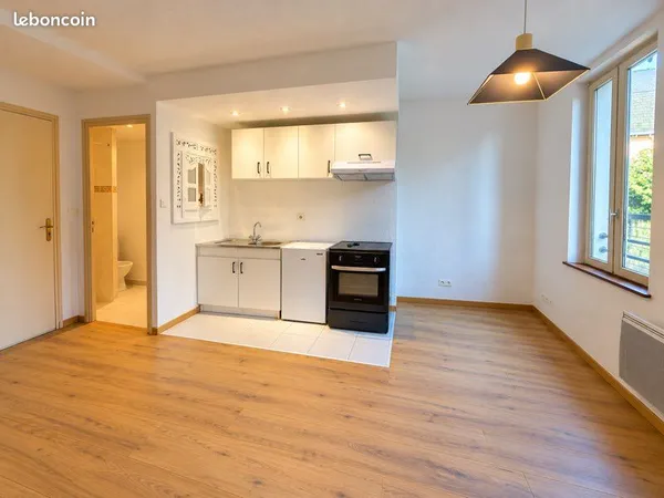 🏡 Appartement meublé lumineux - Centre historique d'Hennebont - 410 + 15 de charges