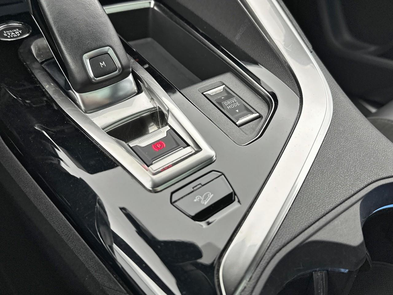 Peugeot 3008 puretech 130ch s&s eat8 gt pack — photo 29