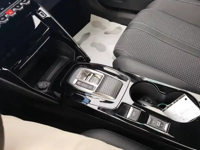 Peugeot 2008 puretech 130 s&amp;s eat8 — photo 74