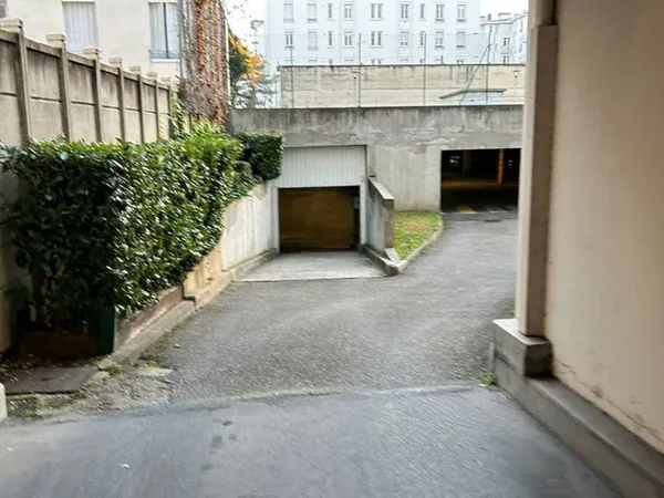 Place de Parking Souterraine : Part Dieu / Garibald