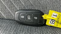 Peugeot 2008 1.2 PureTech 100ch S&S Allure — photo 16