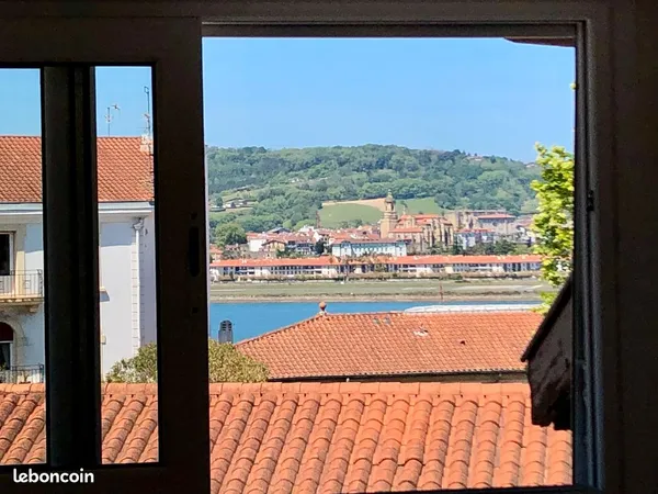 A l'Année, Hendaye centre loue appt meublé 3 pièces, 2 chambres, lumineux, vue avec parking