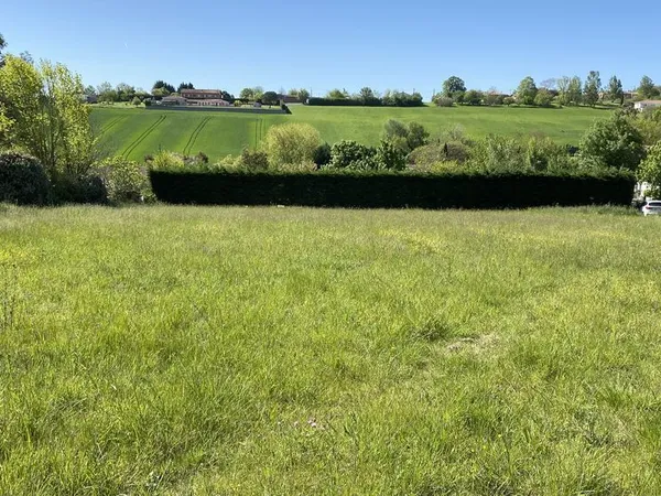 très beau terrain à Mauzac 31.