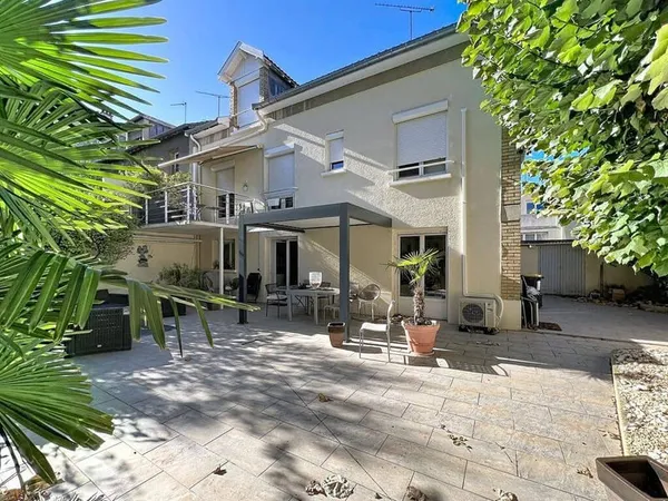 Maison 9 pièces 200 m²