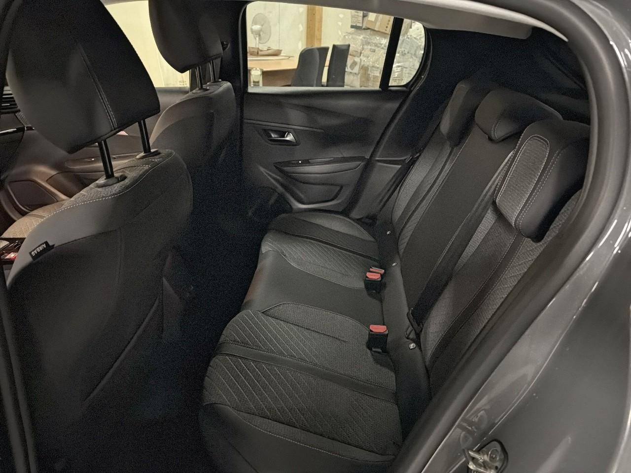 Peugeot 208 hybrid 110 e-dcs6 allure — photo 10