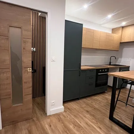Paris 15e - Studio 24 m² entièrement refait à neuf, rez-de-chaussée, terrasse privative