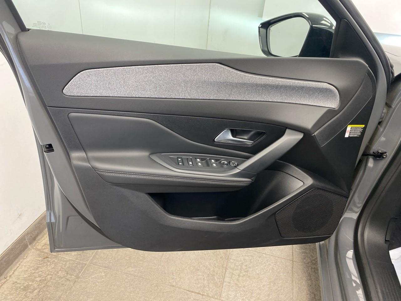 Peugeot 308 hybrid 136 e-dcs6 allure — photo 19