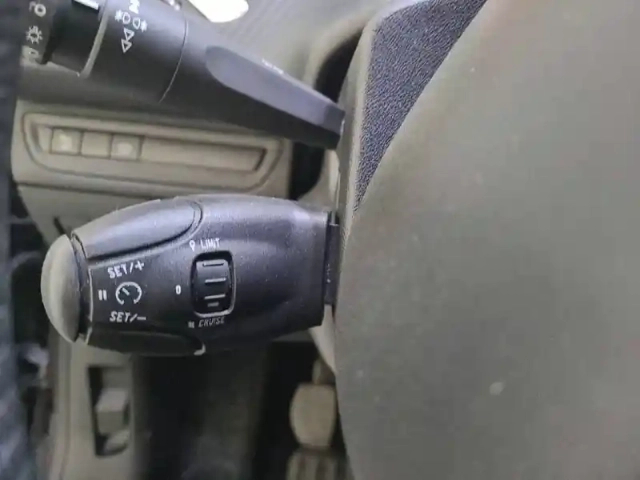 Peugeot 2008 puretech 110ch s&amp;s bvm6 — photo 44