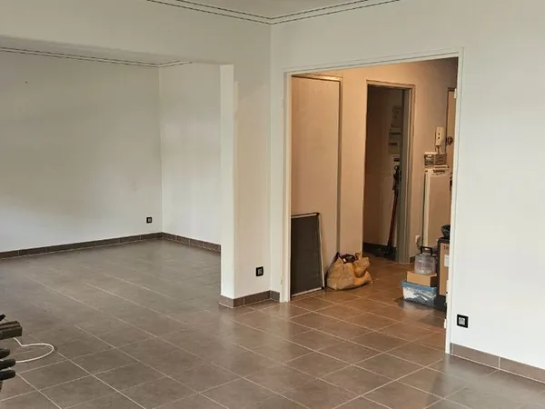Appartement T5 102 m2 avec balcon, loggia, garage et place de parking