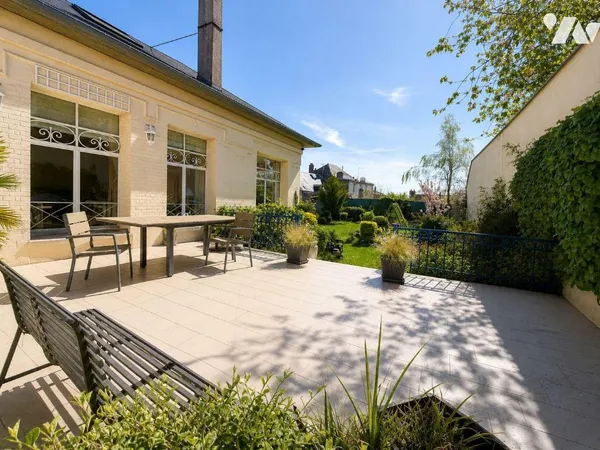 Maison 12 pièces 420 m²