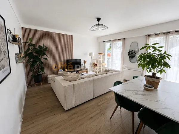 LA ROCHE SUR YON -- CENTRE-VILLE -- APPARTEMENT -- 2 PIECES -- 1 CHAMBRE -- 45 M2 -- PROCHE GARE