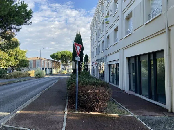Local commercial 132 m²