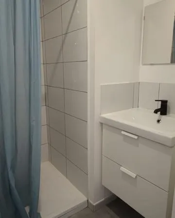 Très grande chambre étudiant(e) avec salle de bain