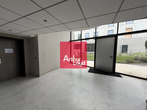 Local professionnel 313 m²