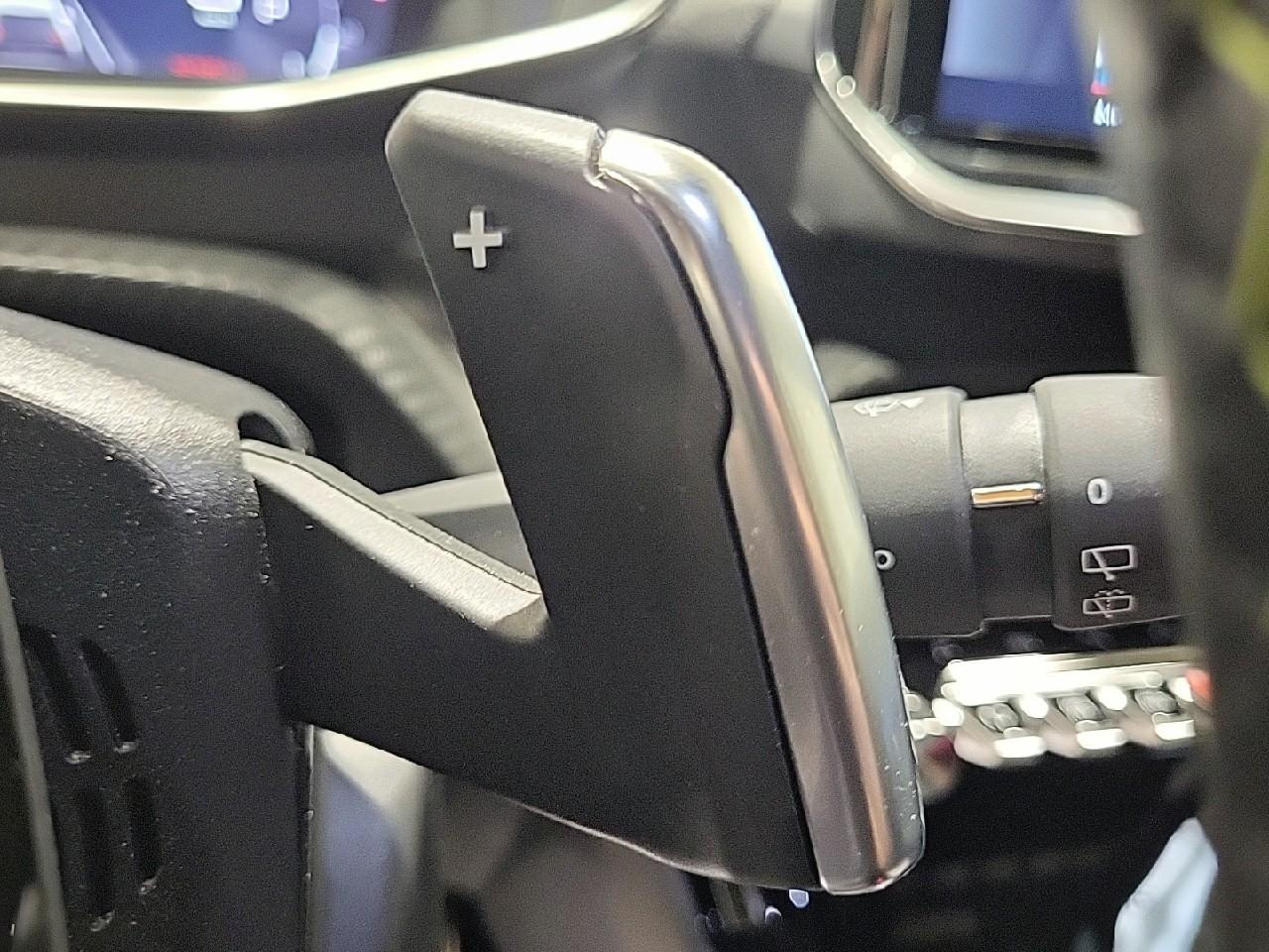 Peugeot 2008 puretech 130 s&s eat8 gt — photo 18