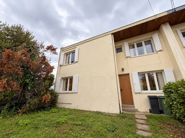 LE HAILLAN - MAISON AVEC JARDIN DE 550 M² ET GARAGE INDÉPENDANT