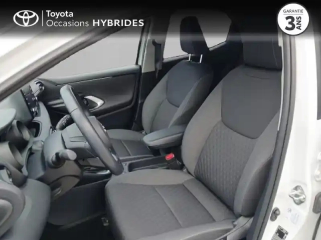 Toyota Yaris 116h design 5p my22 — photo 11
