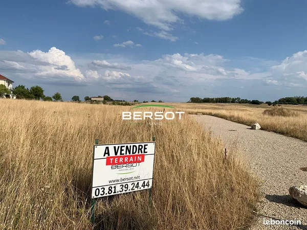 Terrain 647 m² L HOPITAL DU GROSBOIS